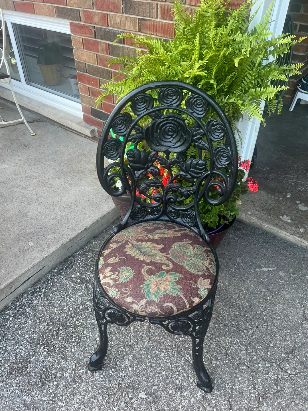 Black Metal Rose Design Garden Chair image indicator(2)