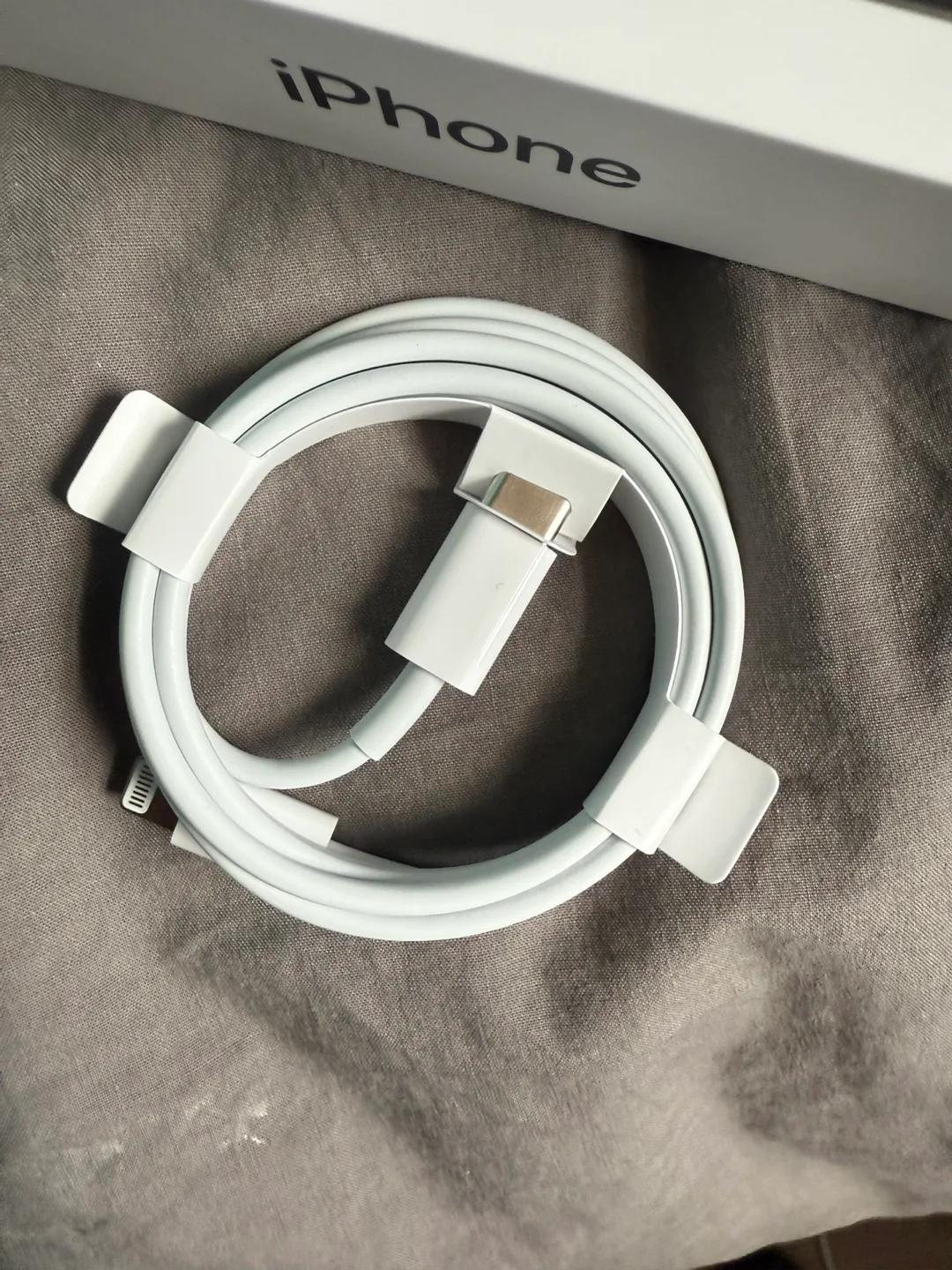 2 New Apple iPhone Lightning to USB Cable image indicator(2)
