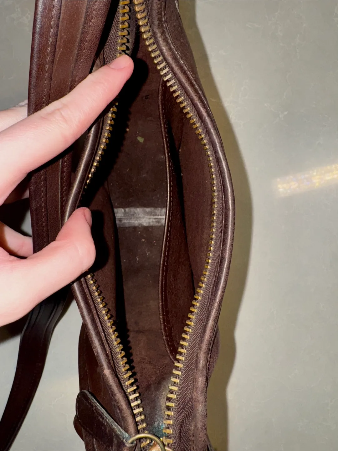 Vintage Coach Brown Leather Shoulder Bag image indicator(3)