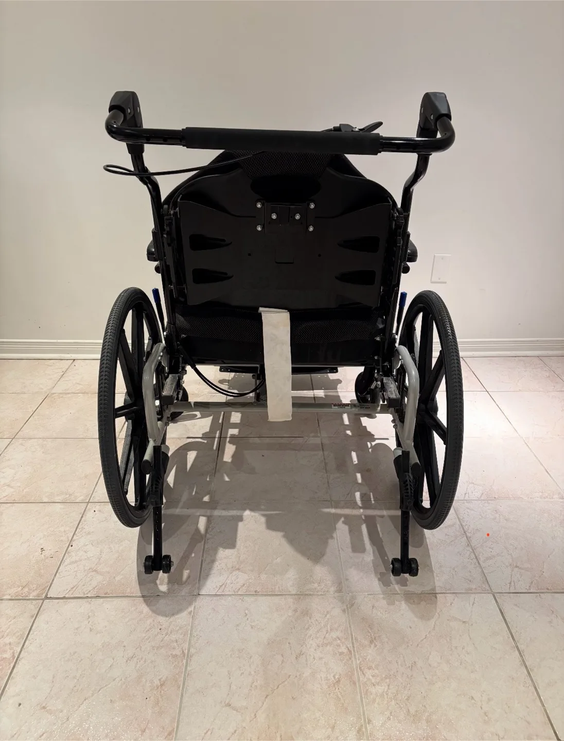 HME Wheelchair - Black image indicator(3)
