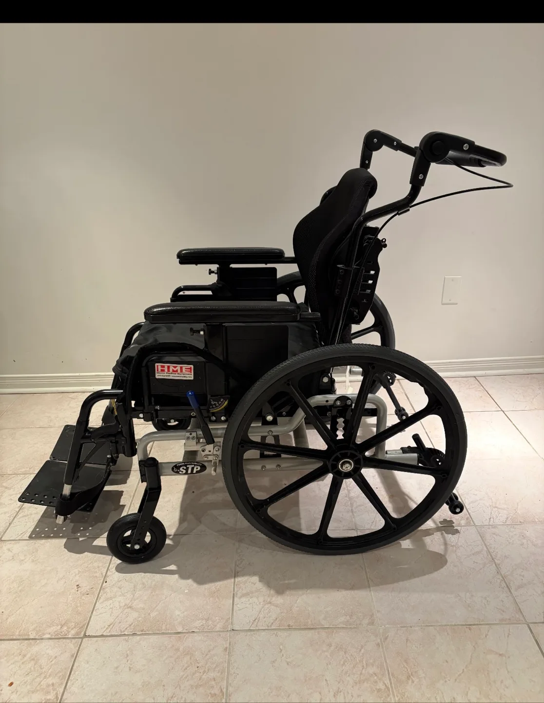 HME Wheelchair - Black image indicator(2)