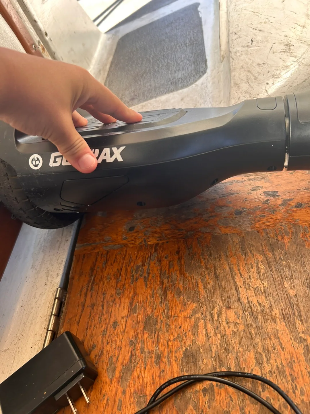 Gotrax Edge Hoverboard with charger image indicator(4)