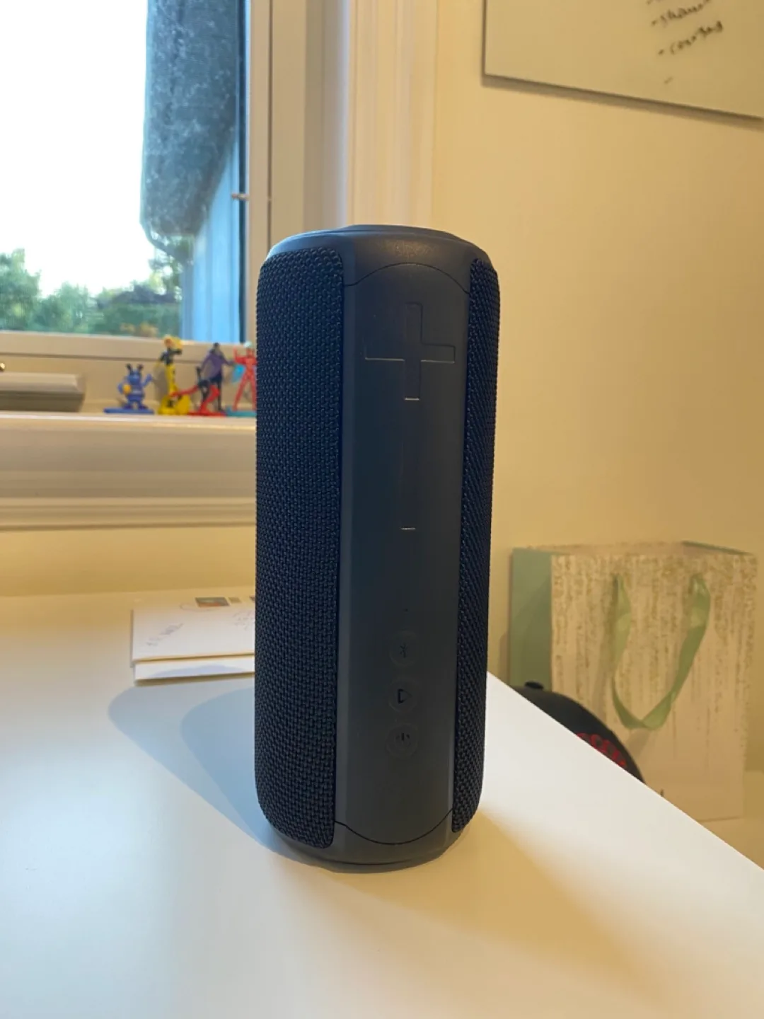 iQ Wave Waterproof Bluetooth Speaker thumbnail