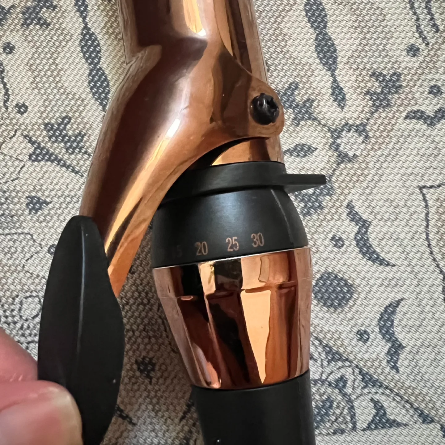 1.5 inch Infiniti Pro by Conair Curling Iron image indicator(2)