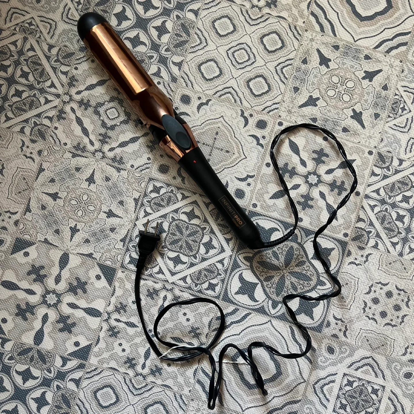 1.5 inch Infiniti Pro by Conair Curling Iron image indicator(4)