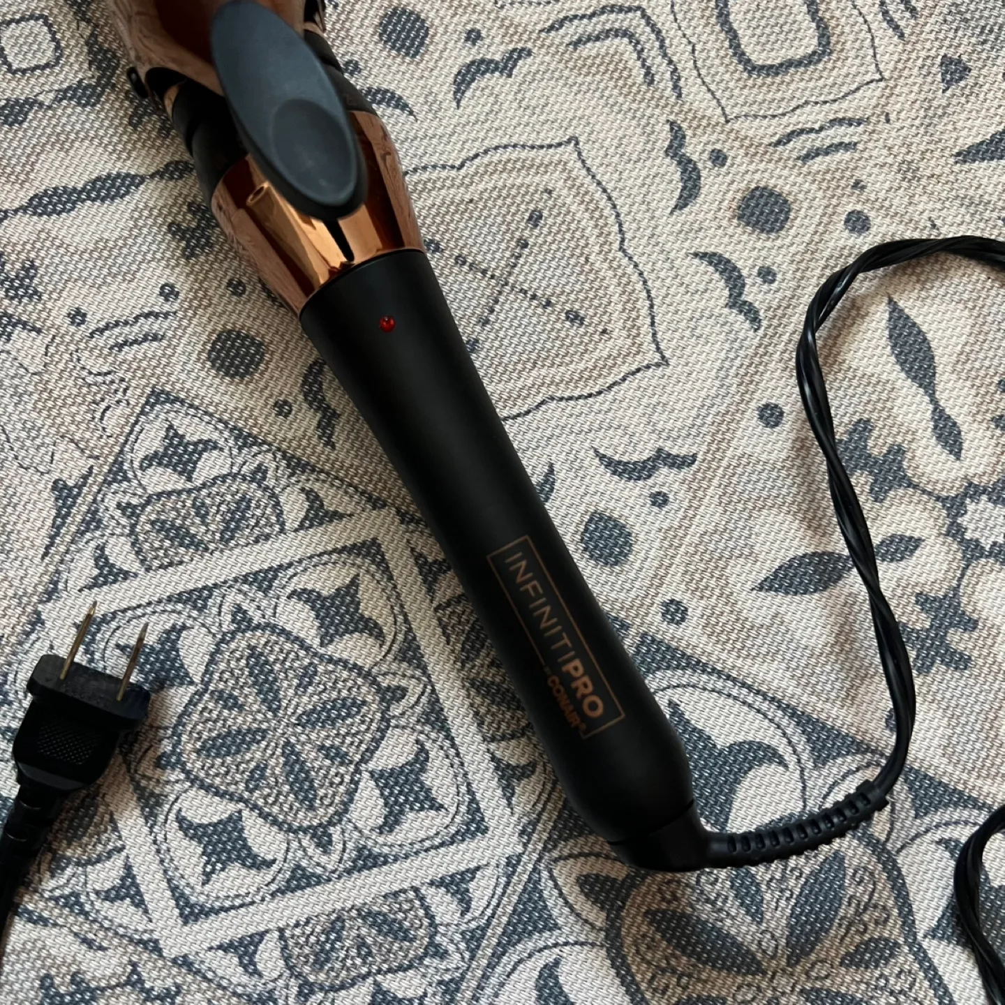 1.5 inch Infiniti Pro by Conair Curling Iron image indicator(3)