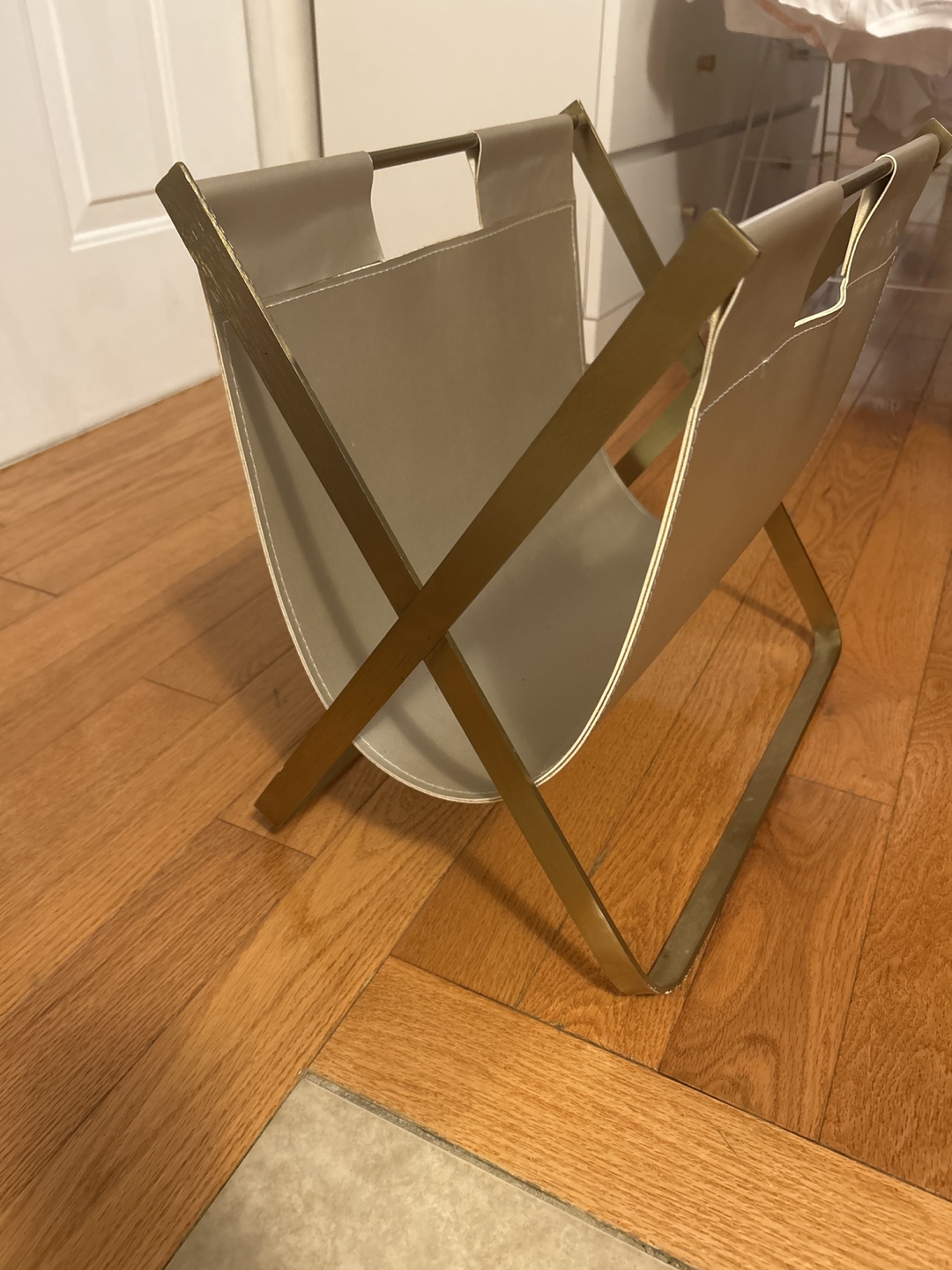 Free *Magazine Rack - Gold and Beige - photo 2