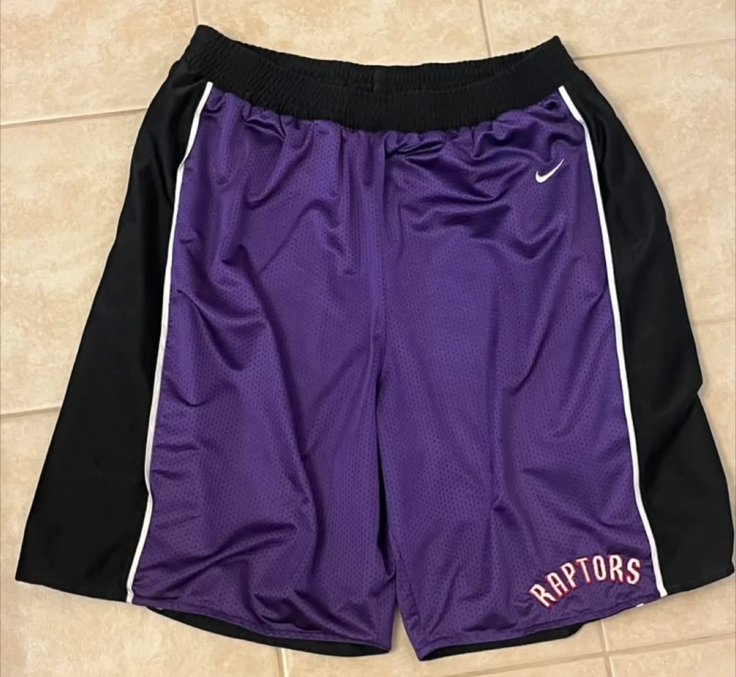 Nike Raptors Basketball Shorts - Size XL thumbnail