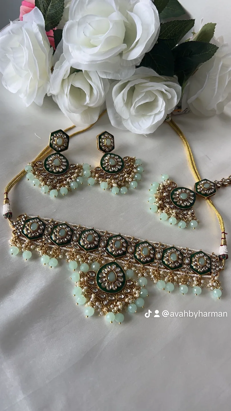 Necklace and Earring Jewellery Set