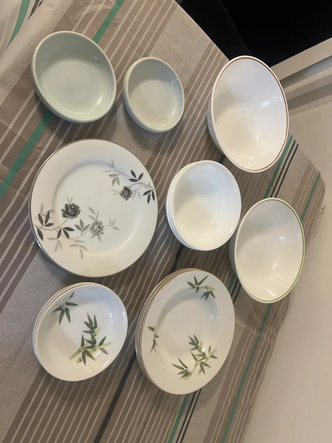 🧡Assorted Decorative Plates & Bowls thumbnail