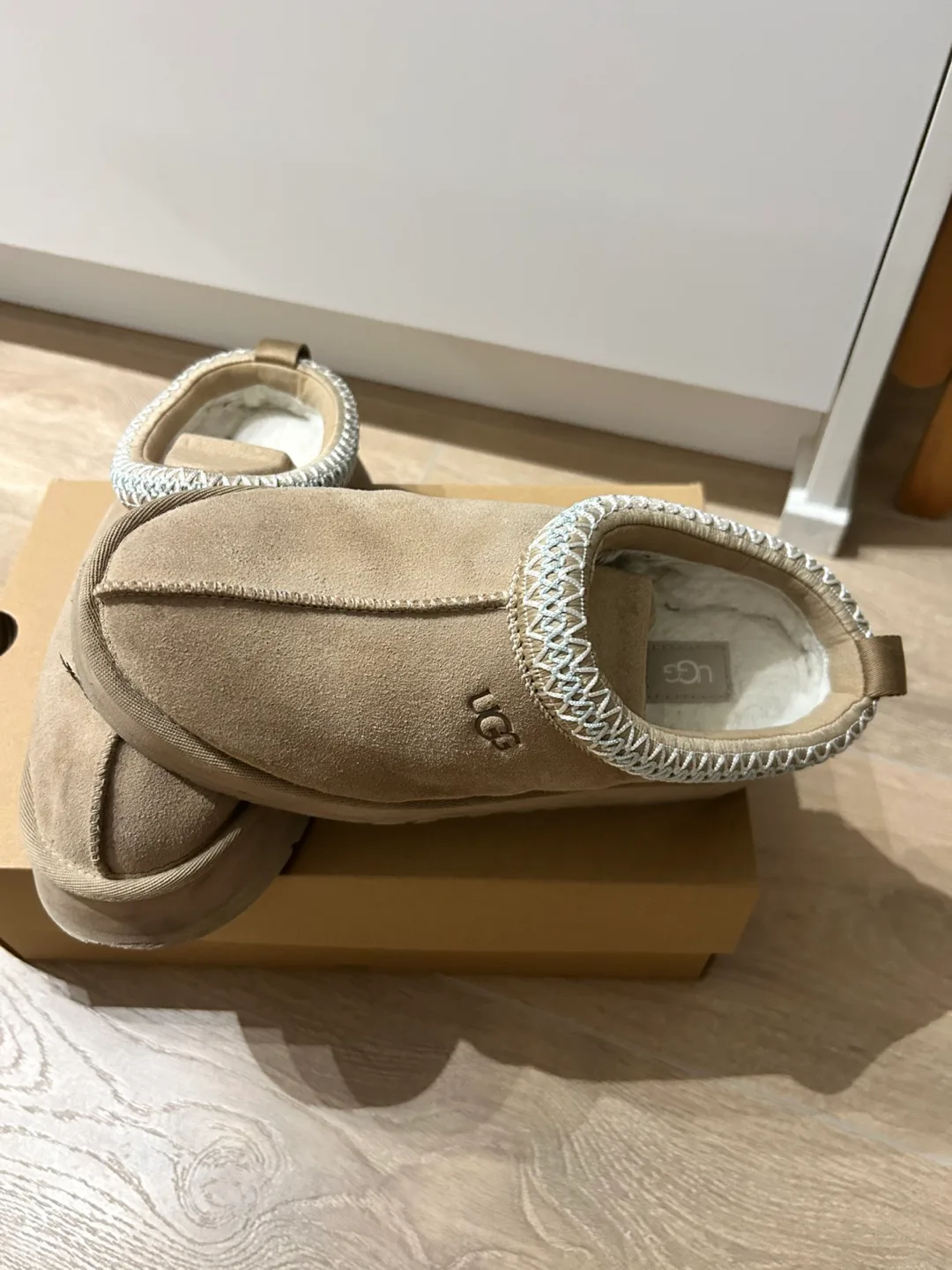 UGG Tazz II (size 6) image indicator(3)