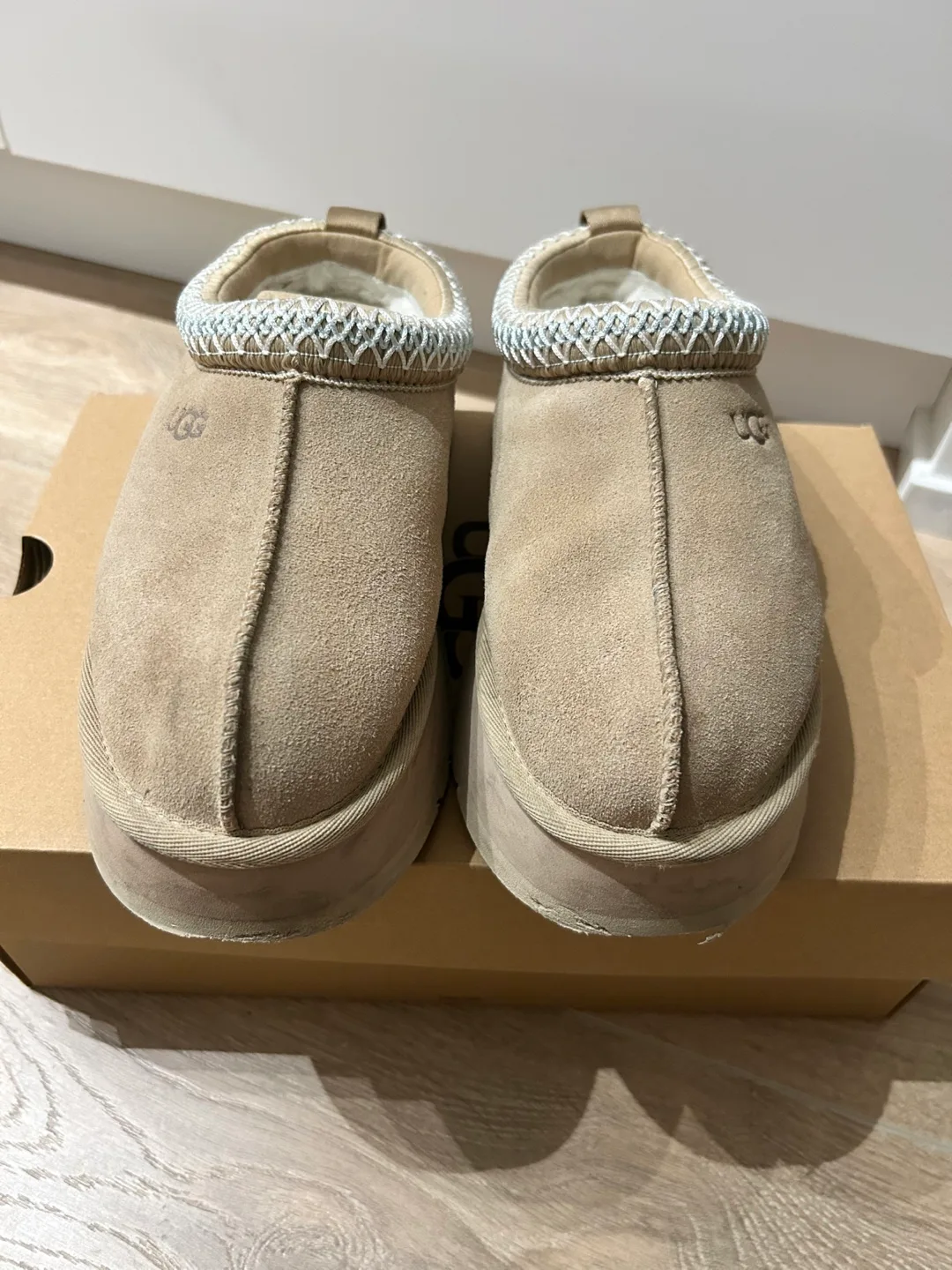 UGG Tazz II (size 6) image indicator(2)