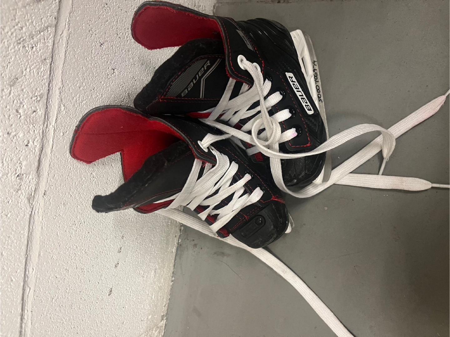 Bauer Lil Sport Helmet & Hockey Skates - Size Y6 - photo 2