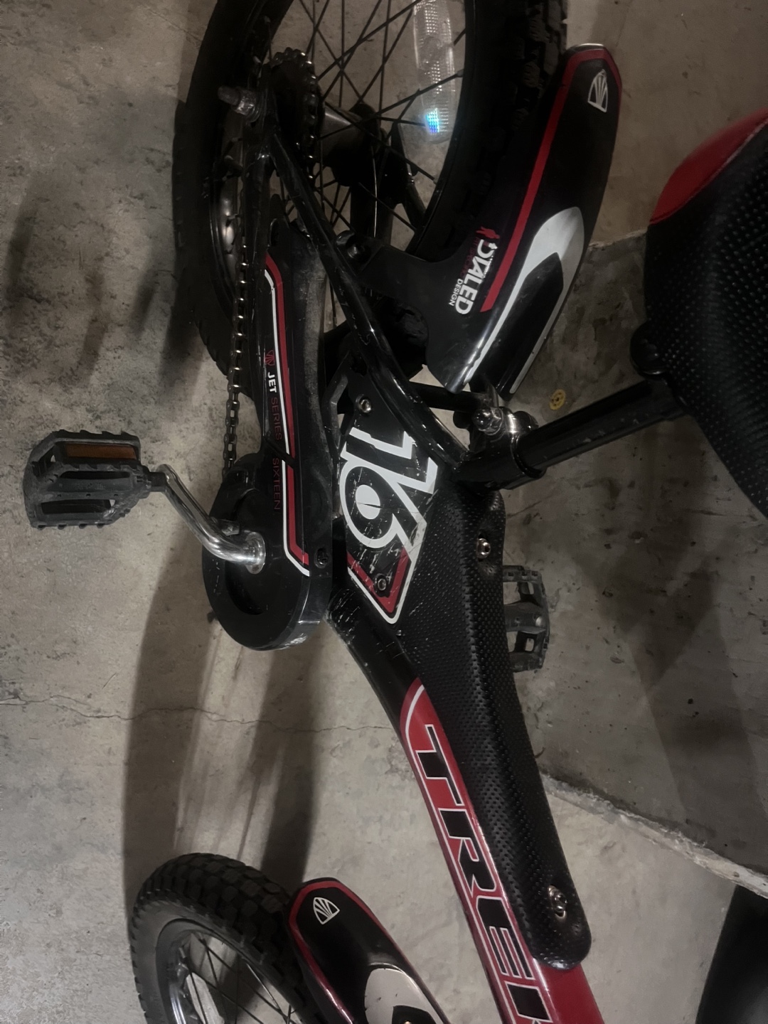 Trek Jet 16 Kids Bike - Red & Black - photo 4