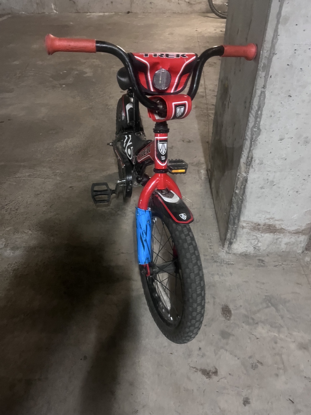 Trek Jet 16 Kids Bike - Red & Black - photo 2