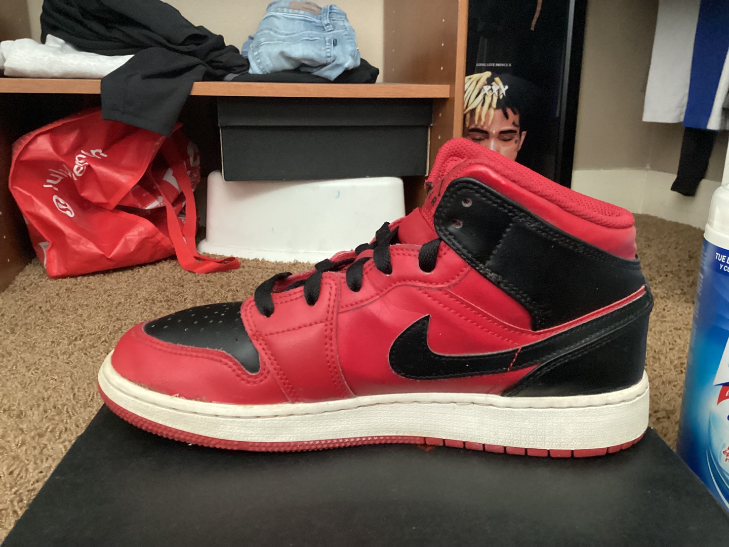 Jordan 1 Mid Red Black Size 6.5Y - photo 2