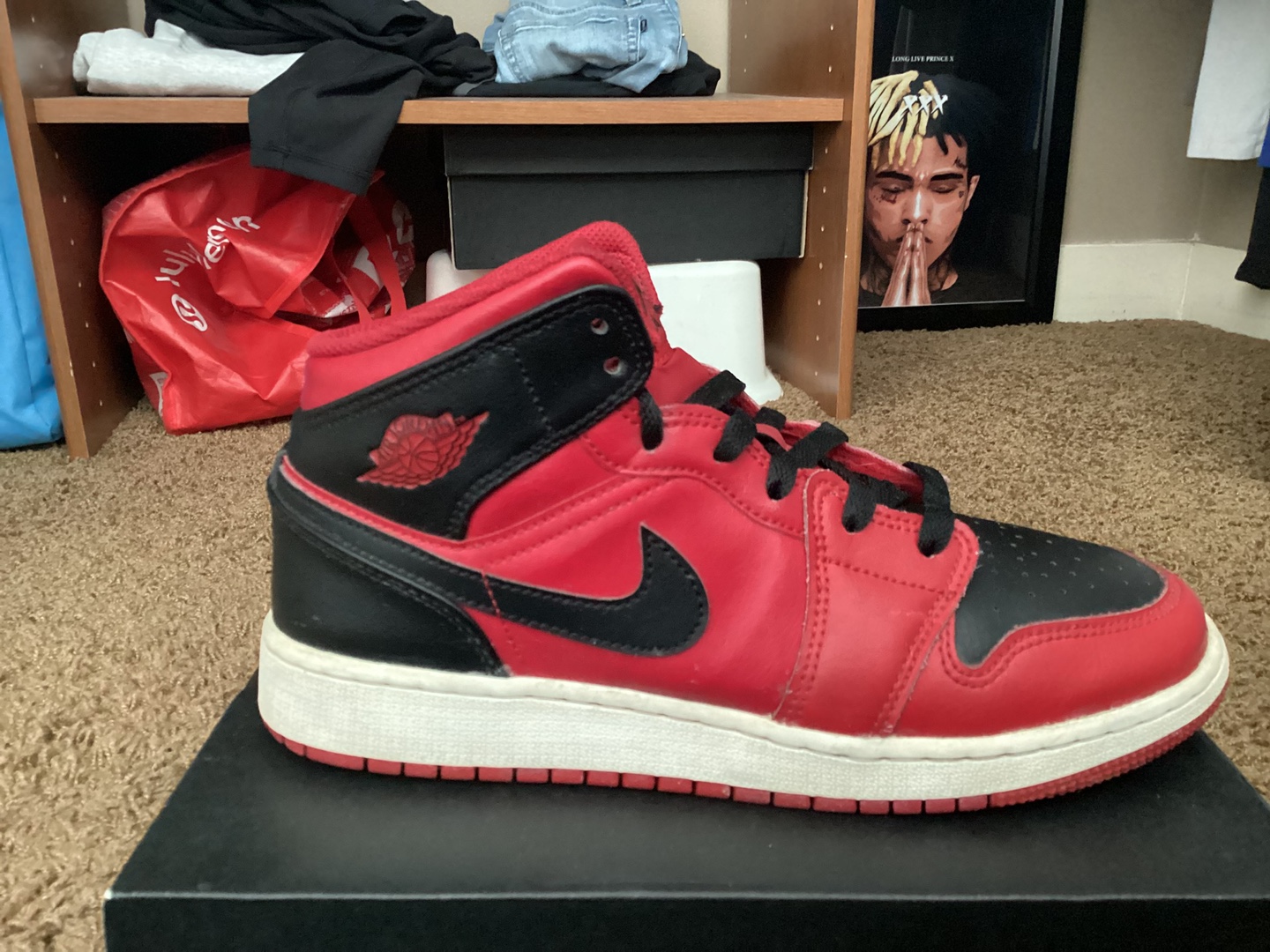 Jordan 1 Mid Red Black Size 6.5Y - photo 3