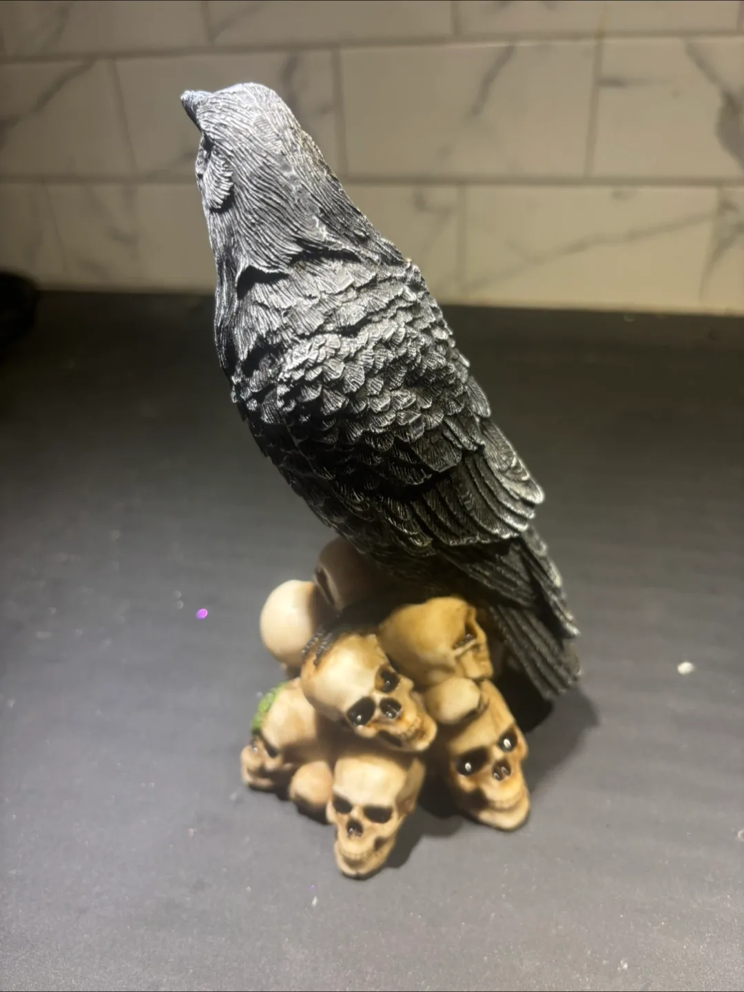 Raven on Skulls Figurine image indicator(3)