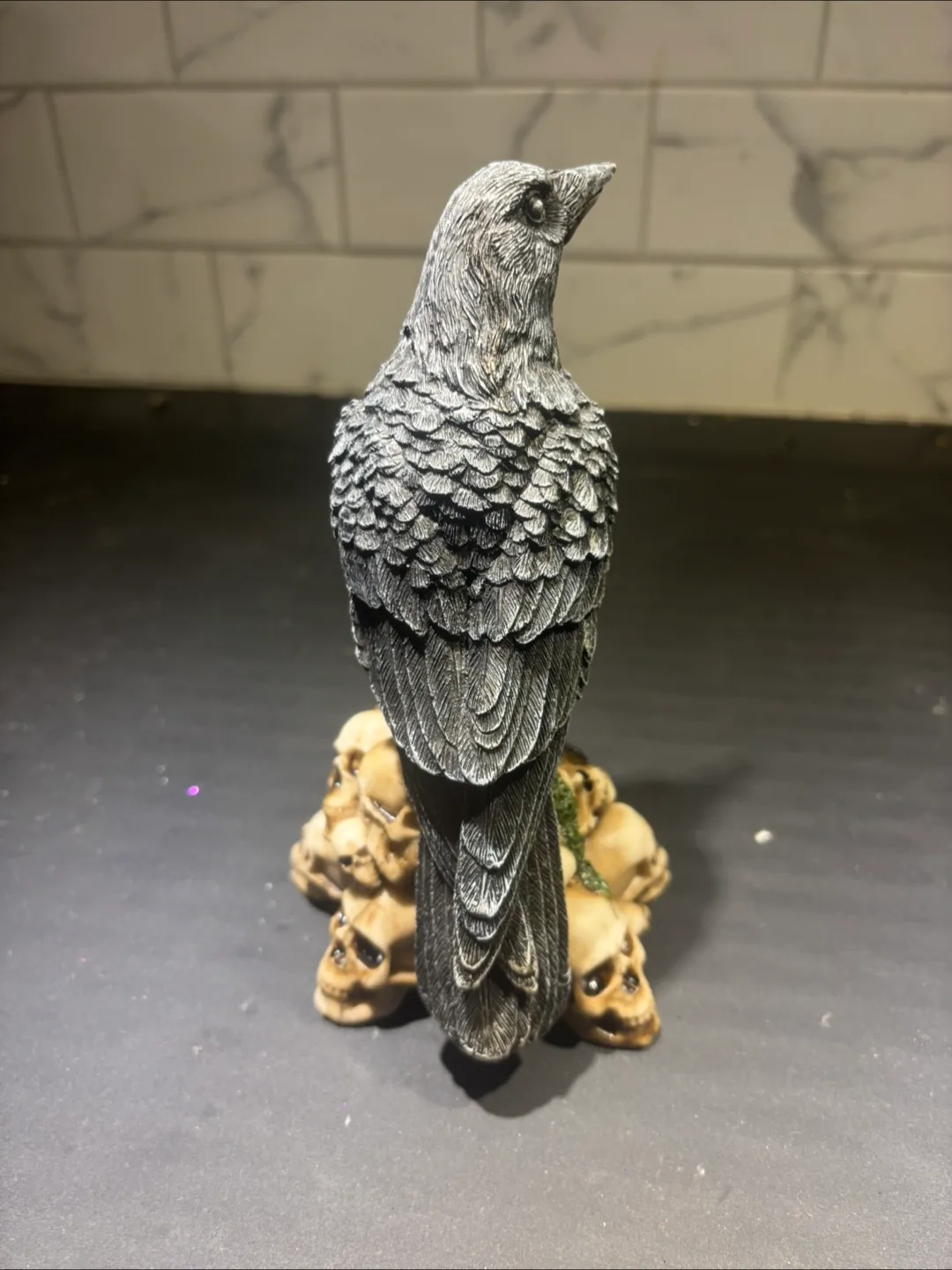 Raven on Skulls Figurine image indicator(4)