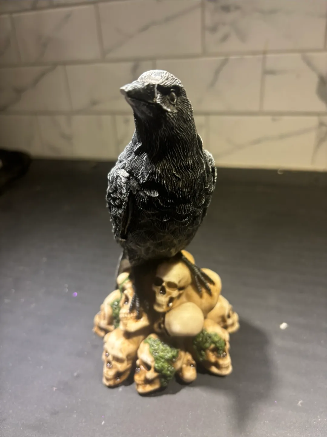 Raven on Skulls Figurine image indicator(2)