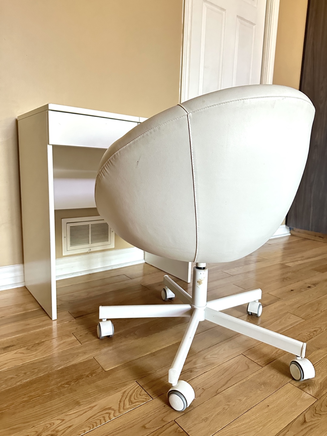 IKEA BRIMNES Vanity with SKRUVSTA Swivel Chair (CAN DELIVER) - photo 2