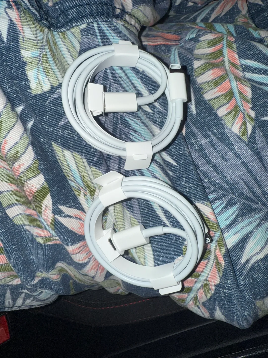 2 New Apple iPhone Lightning to USB Cable image indicator(3)