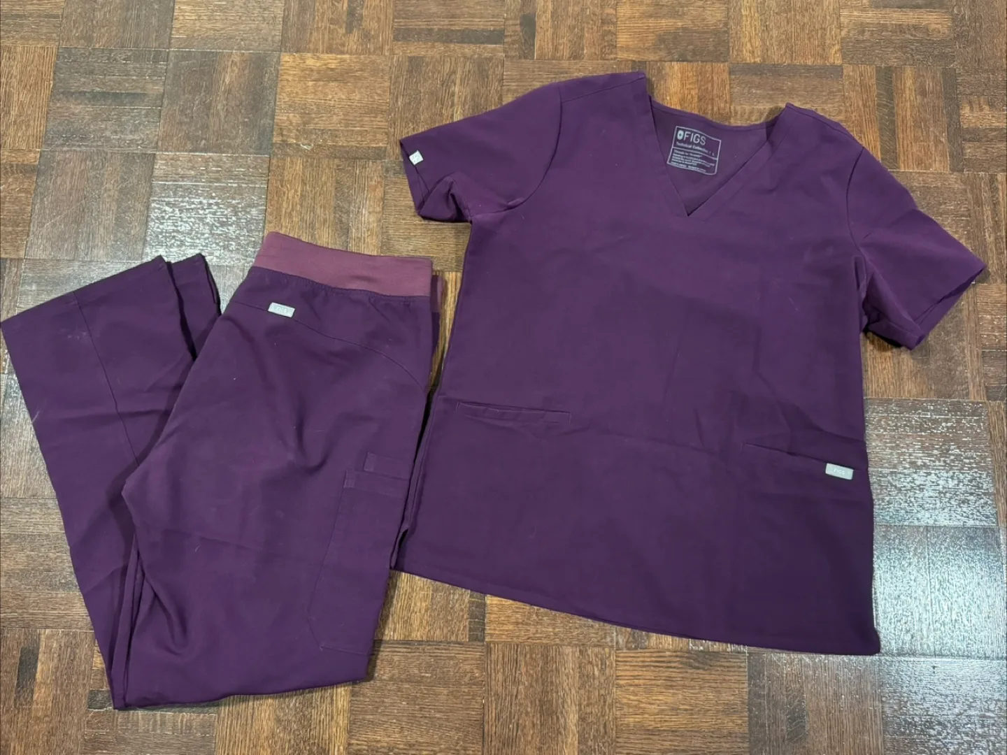 FIGS Deep Purple Scrub Set - Casma L and Kade L/T image indicator(4)