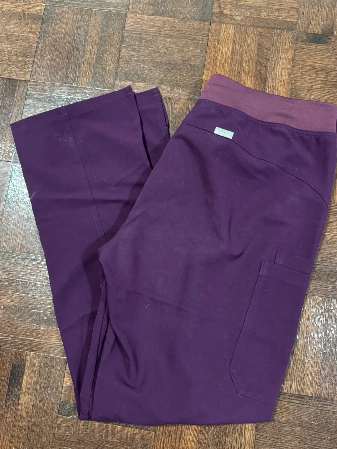 FIGS Deep Purple Scrub Set - Casma L and Kade L/T image indicator(3)