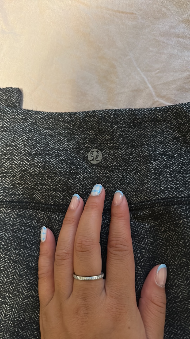 Lululemon Leggings - Size 4 - photo 2