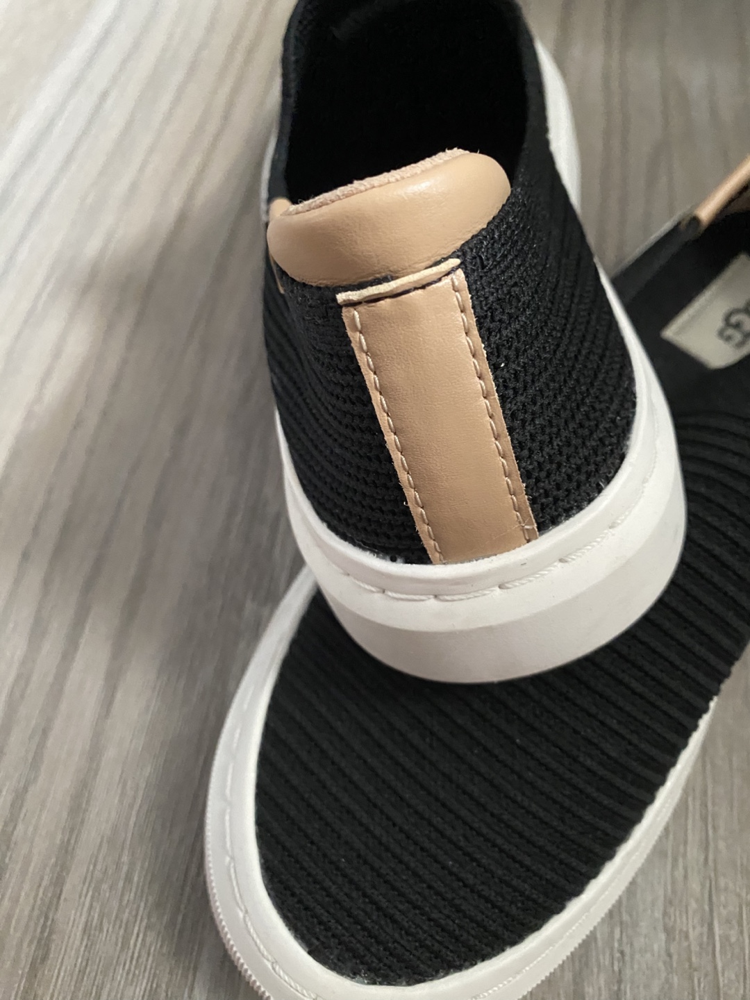 Women’s UGG Alameda Slip-On Sneakers - Size 7 - photo 3