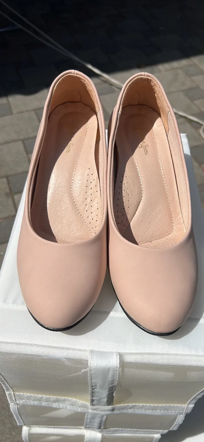 Peach Coloured Heels thumbnail