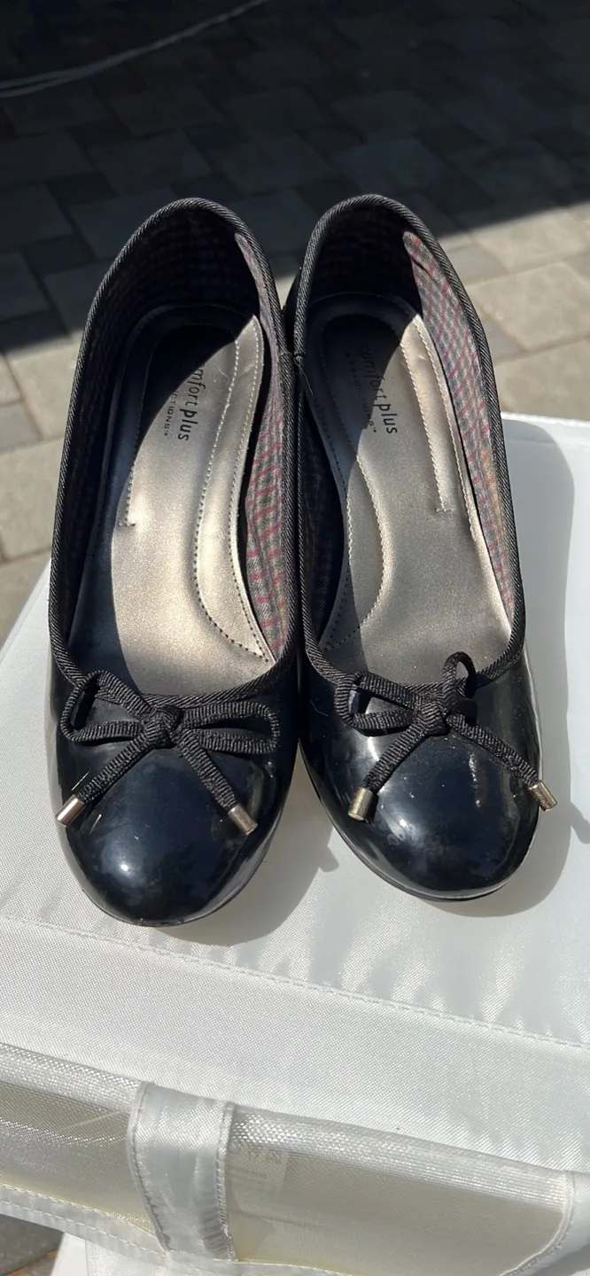 Comfort Black Bow Heels thumbnail