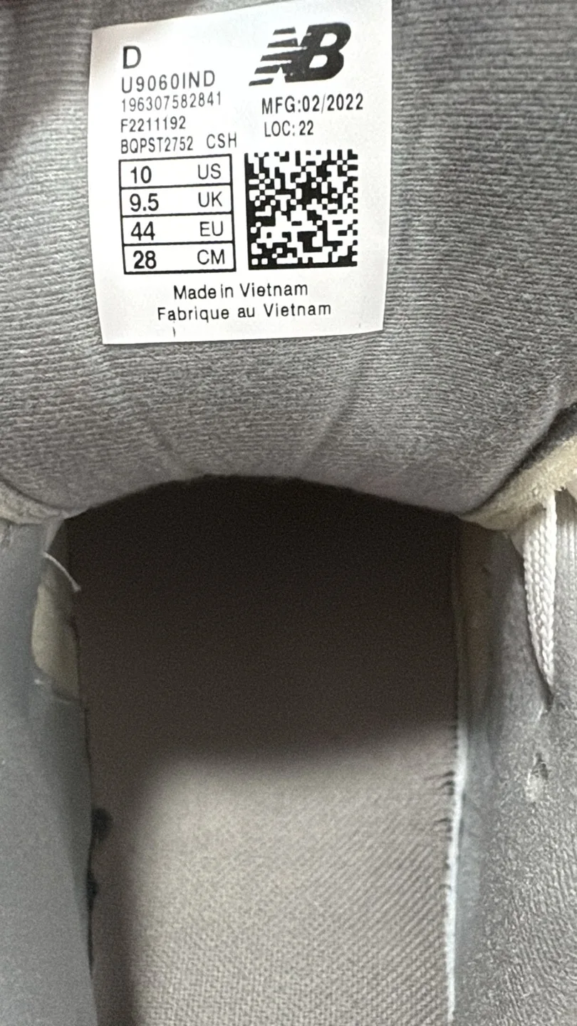 New Balance 9060 Indigo Sneakers - US 10 thumbnail