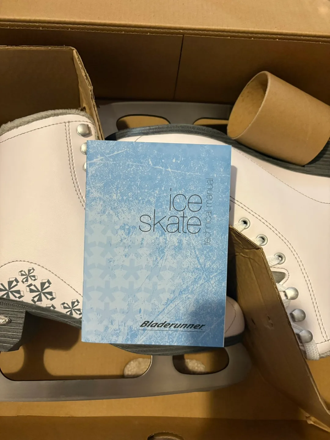 Bladerunner Aurora Ice Skates - US Women's Size 7 image indicator(3)