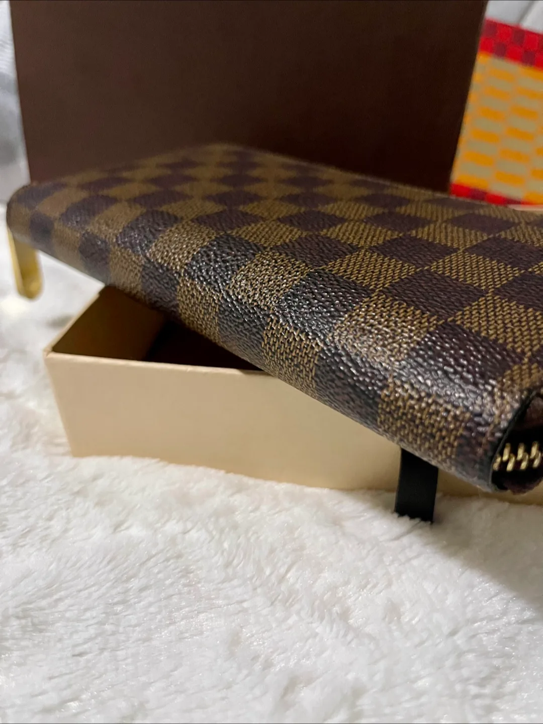 Louis Vuitton Damier Ebene Zippy Wallet image indicator(3)