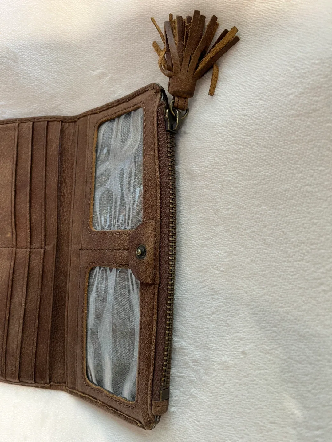 ROOTS Wallet image indicator(9)