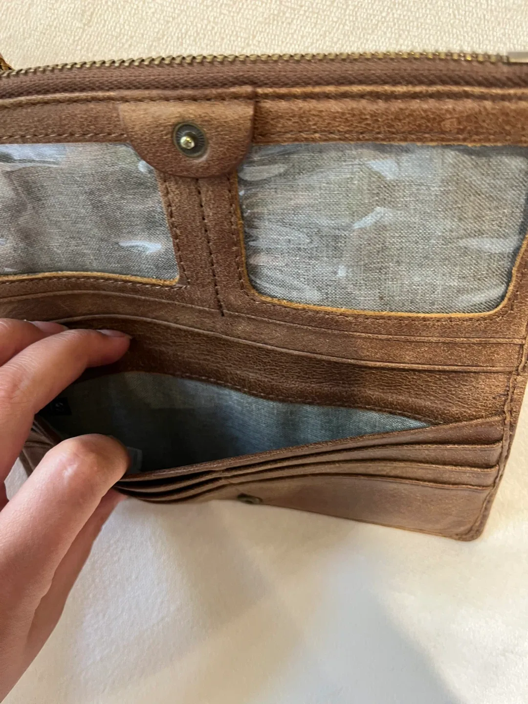 ROOTS Wallet image indicator(6)