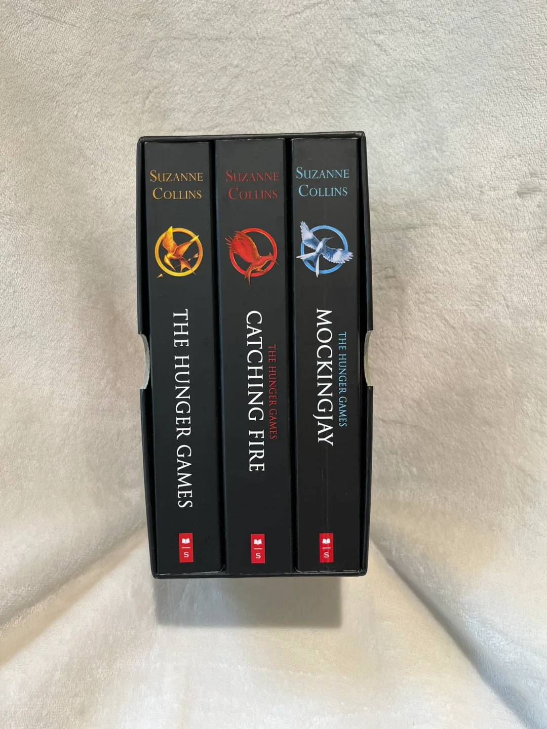 The Hunger Games Books Boxset image indicator(2)