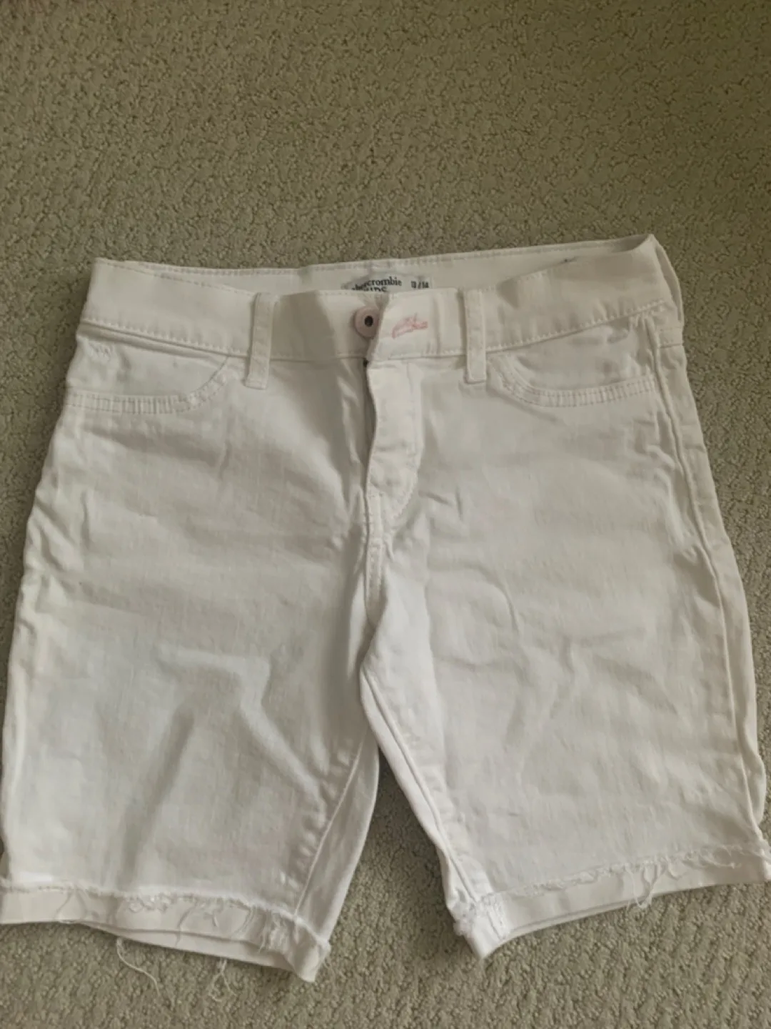 Abercrombie White Shorts Size 9/10 thumbnail