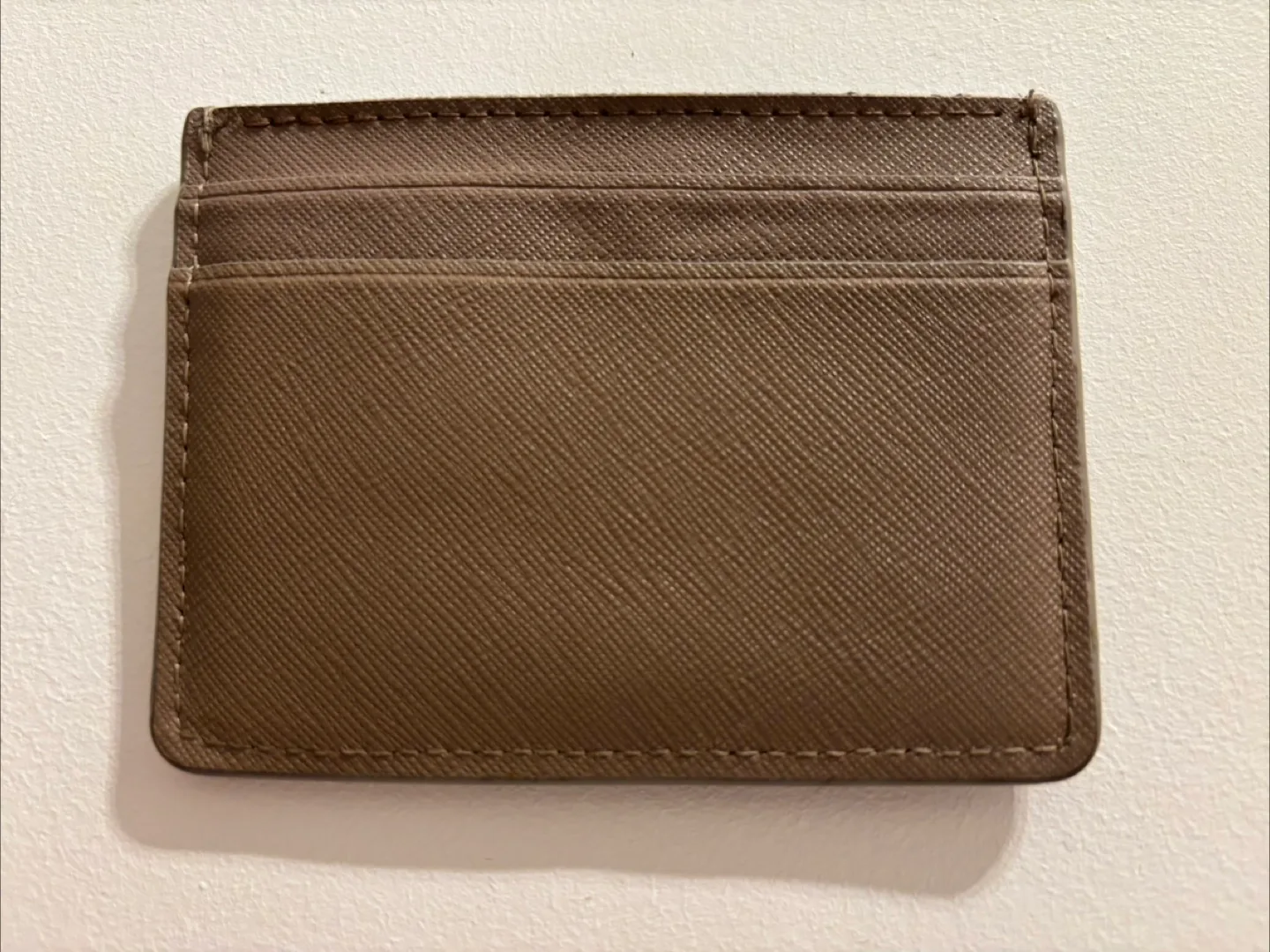 Sandro Tapue Cardholder image indicator(2)