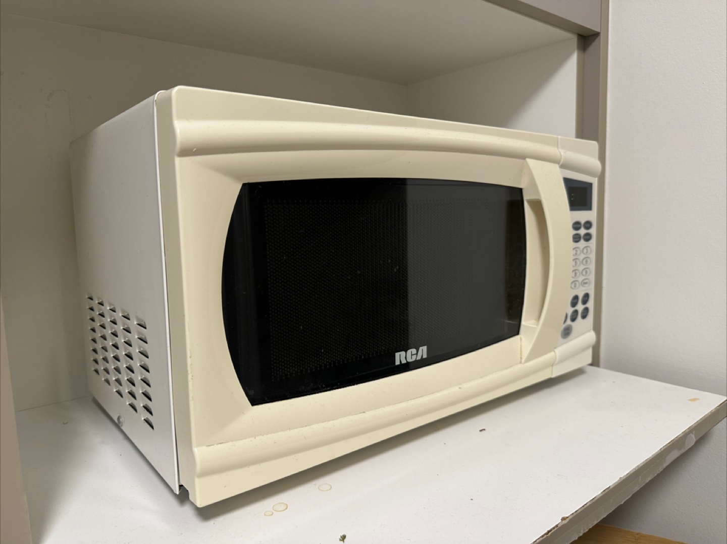 RCA Microwave - Great Condition