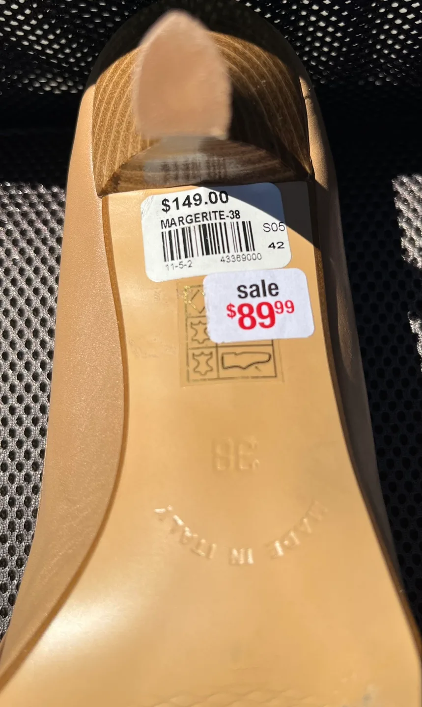 Women’s Calderone Italian Patent Leather Pointed Toe Heels image indicator(7)