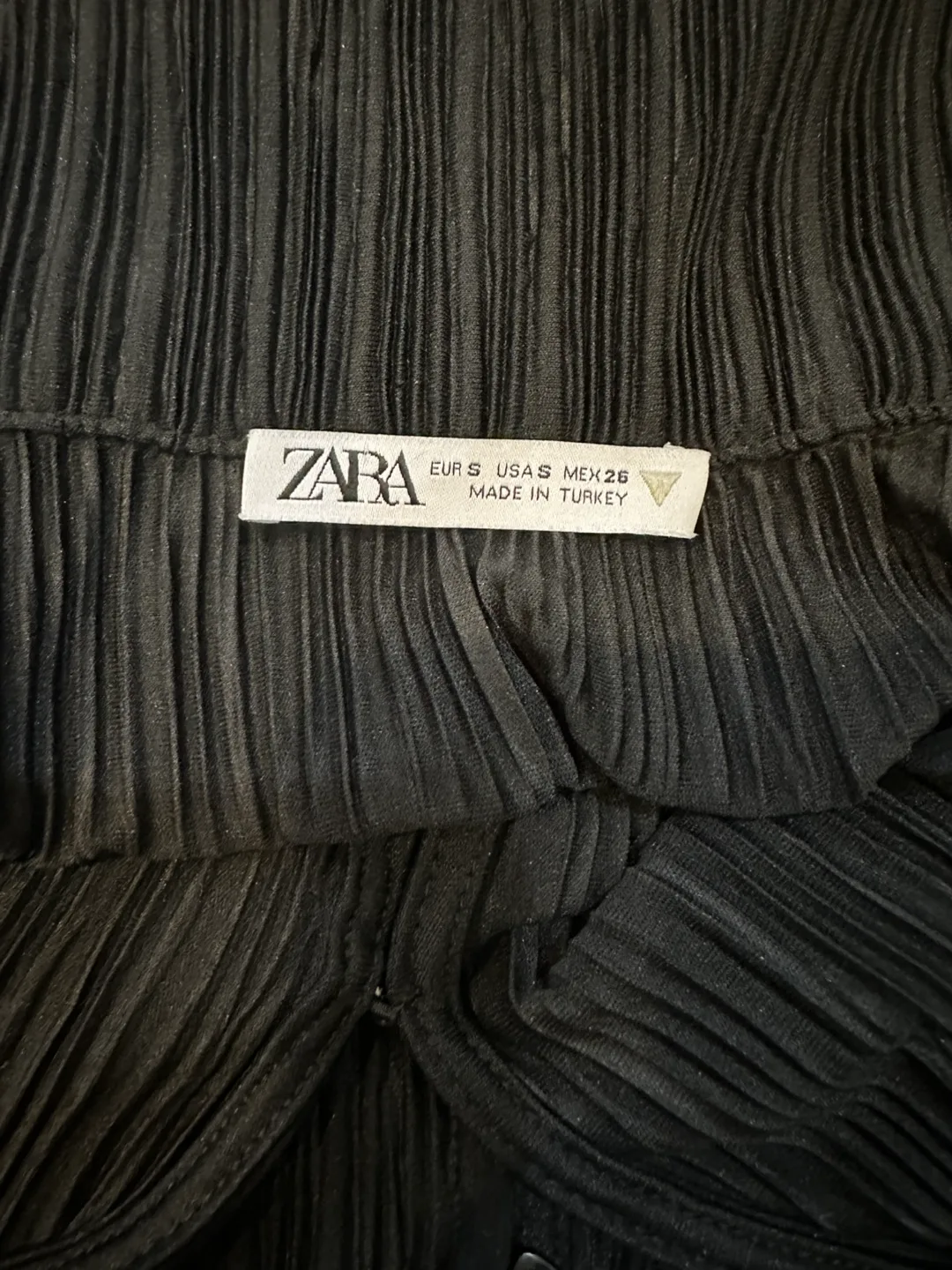 Zara Sleeveless Accordion Blouse image indicator(10)