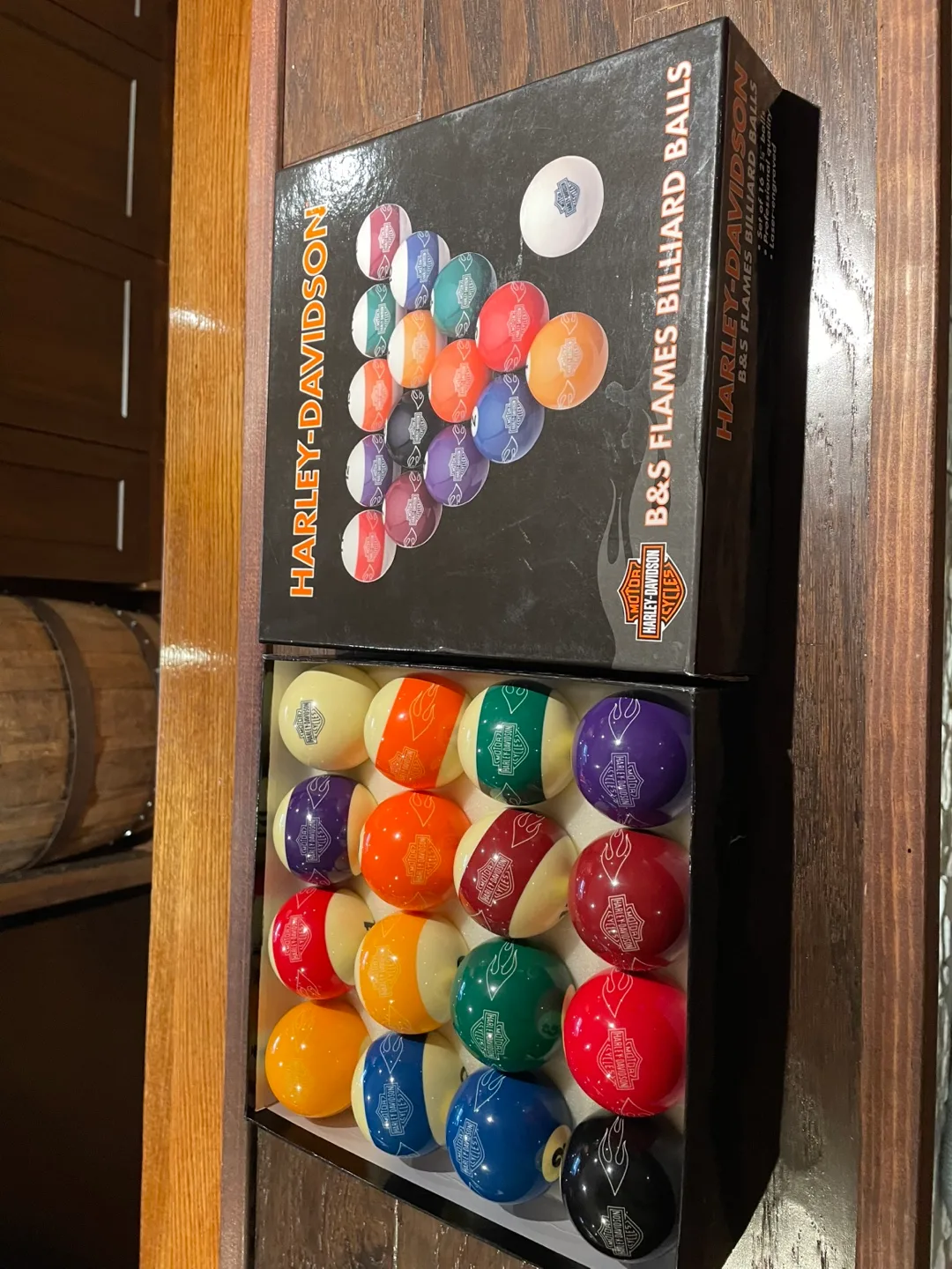 Harley-Davidson B&S Flames Billiard Ball Set image indicator(2)