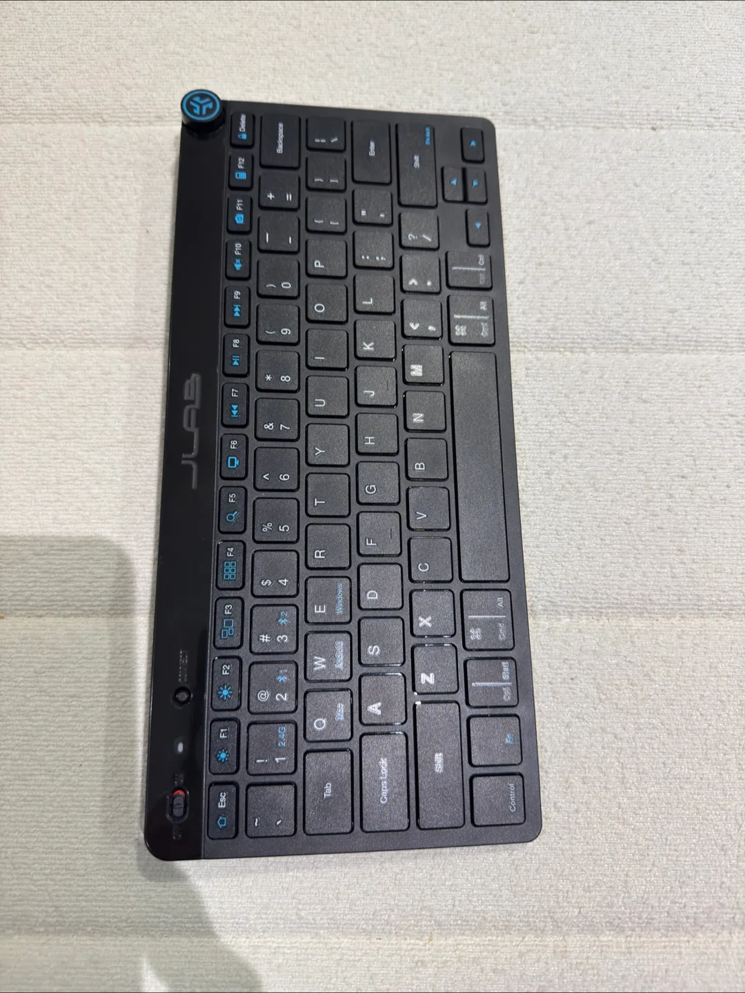 Apple iPad Air Gen 4 - 64 GB with Bluetooth keyboard image indicator(8)