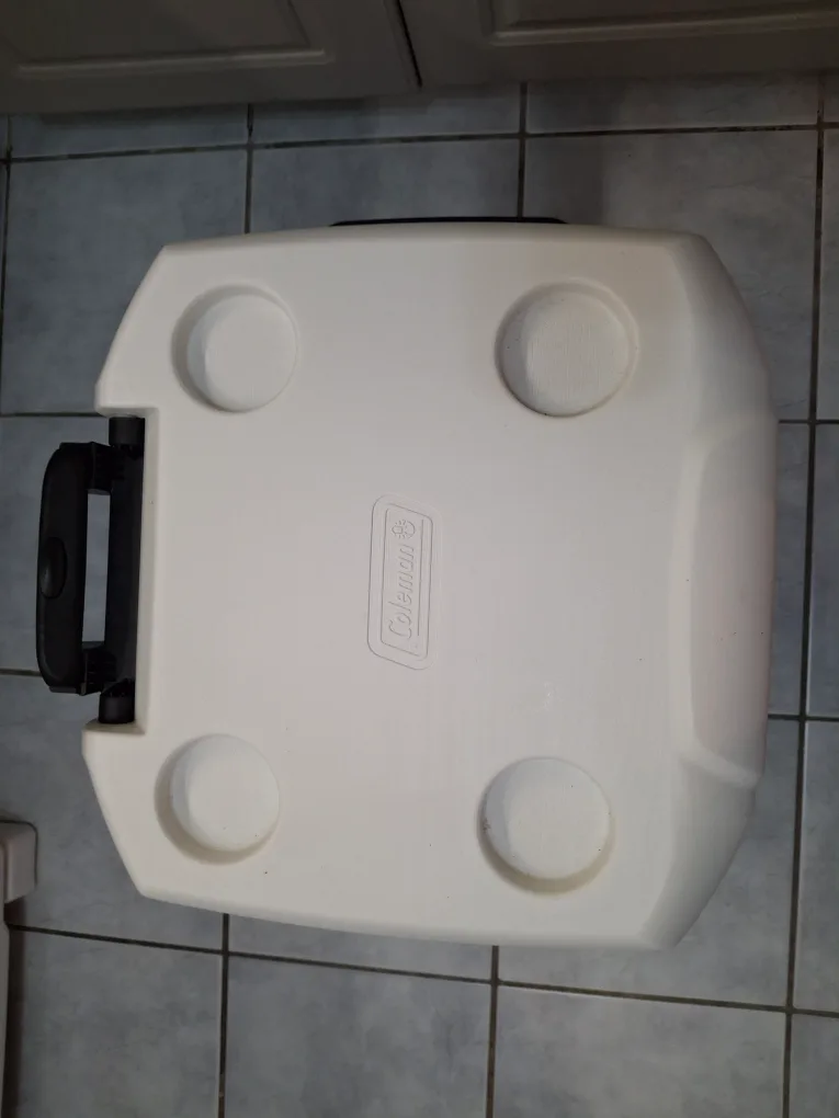 Coleman 71L Wheeled Cooler - Blue/White image indicator(2)