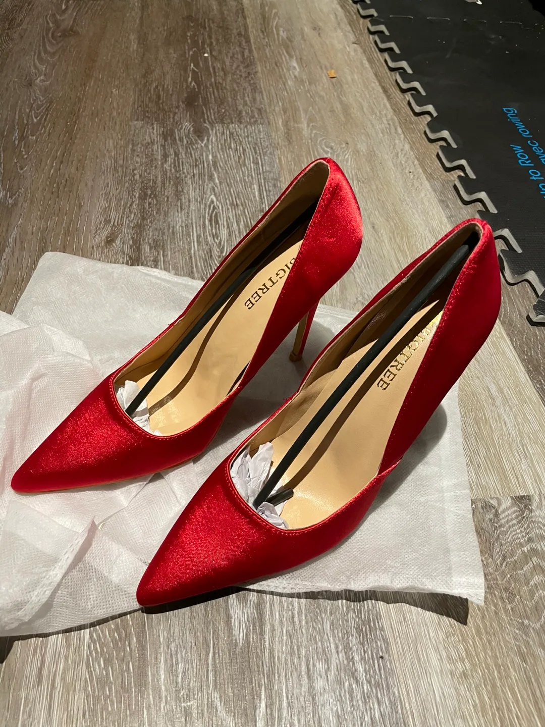 BIGTREE Red Heels - Size 7 thumbnail