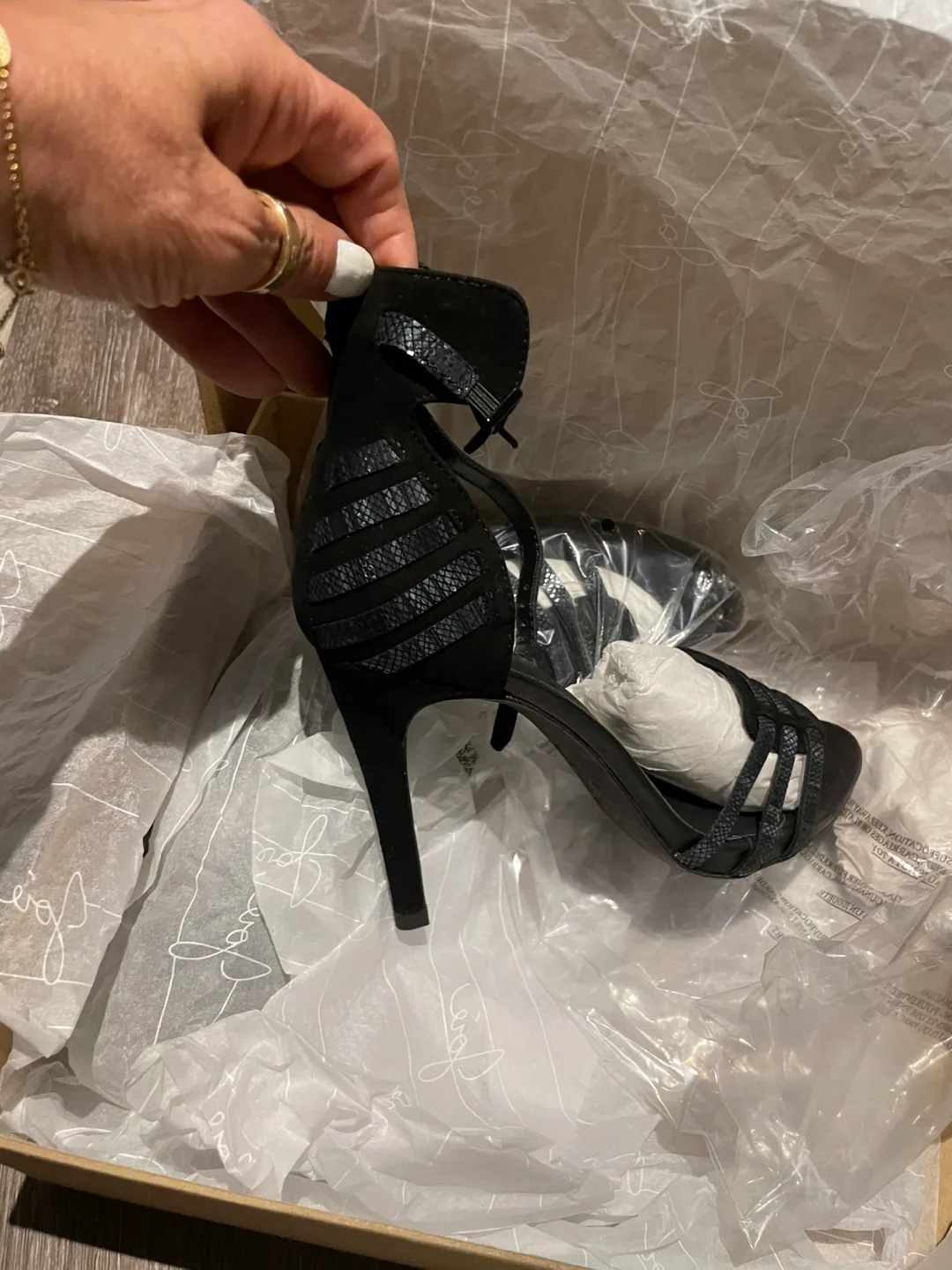 Joe’s  Black Heels, / leather Size 6,1/2 image indicator(2)