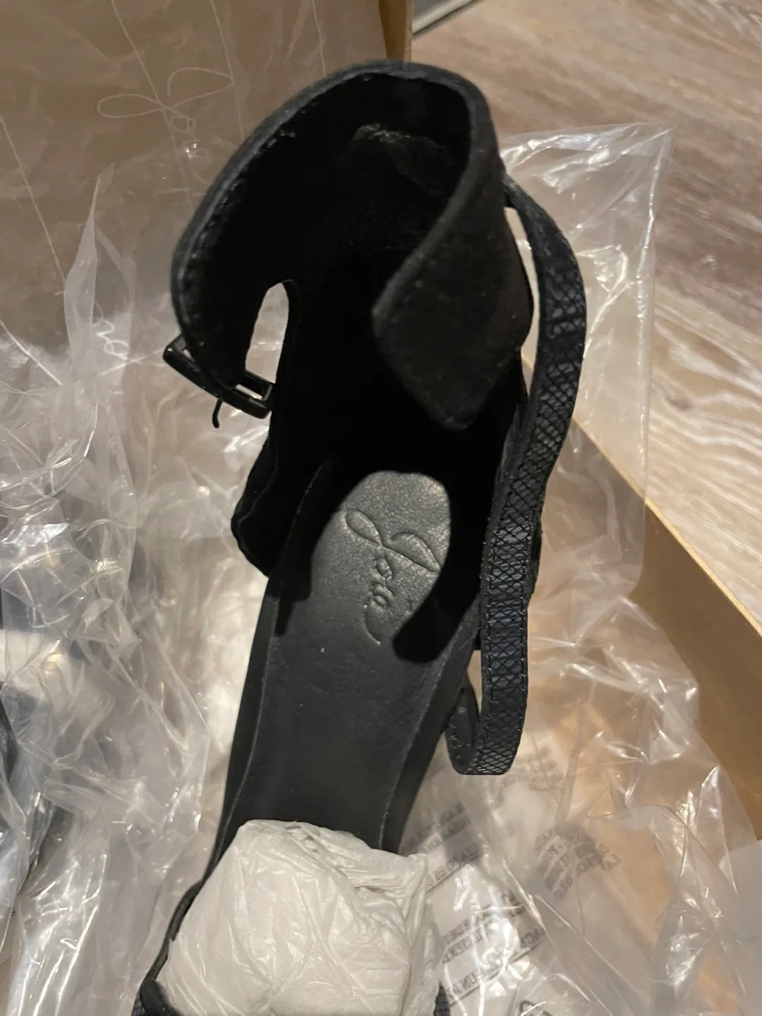 Joe’s  Black Heels, / leather Size 6,1/2 image indicator(5)