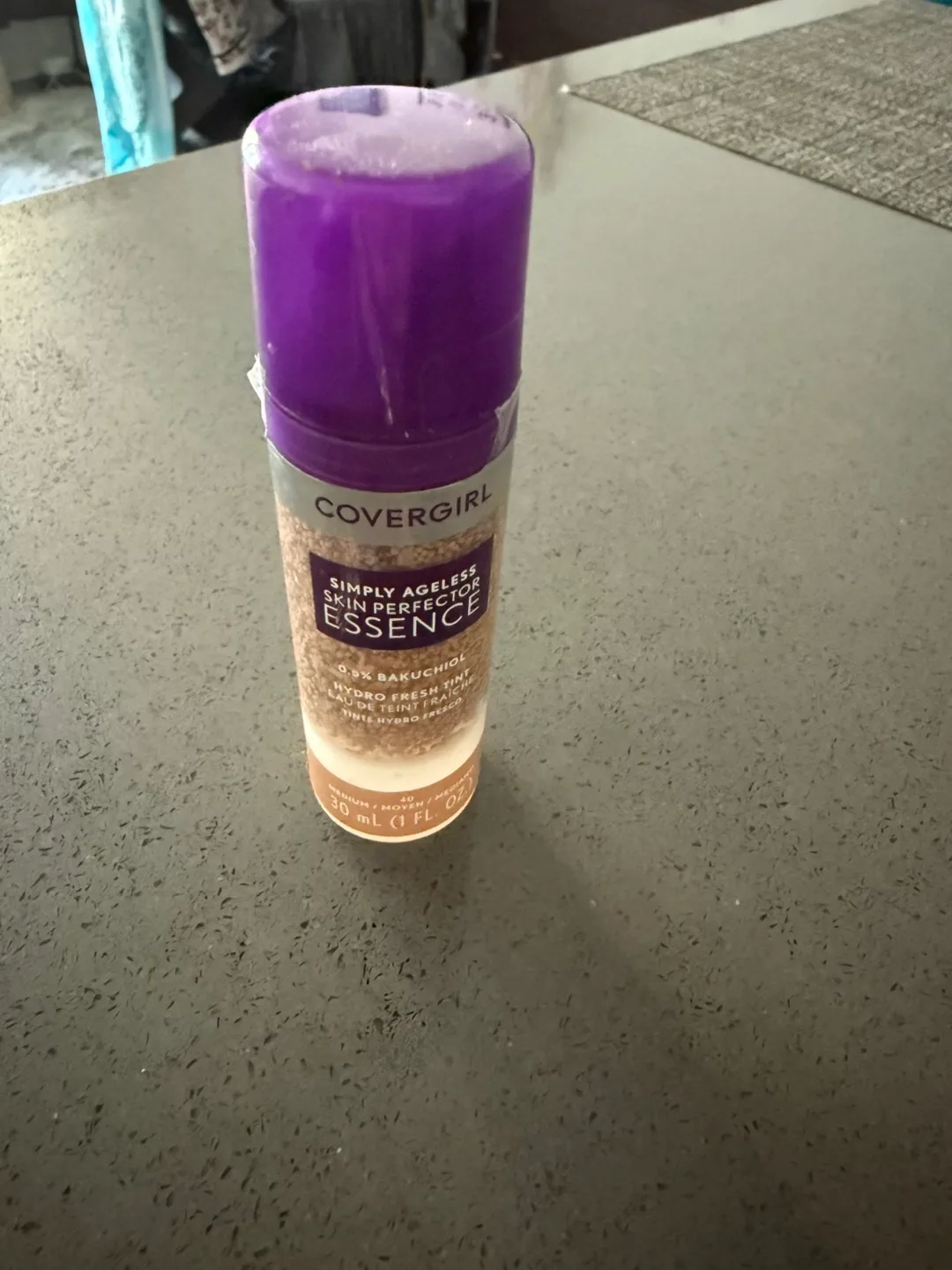 Covergirl Simply Ageless Skin Perfector Essence image indicator(2)